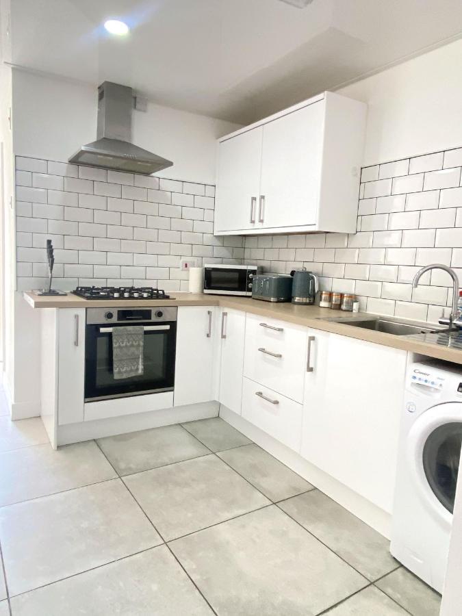 Апартаменты 2 Bed Town Centre Nr Theatre Free Park Wi-Fi & Garden Эйлсбери Экстерьер фото